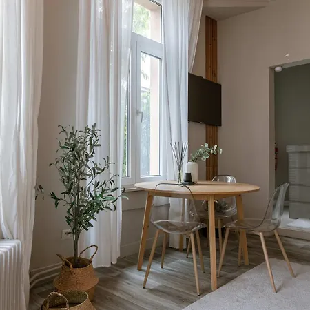 Huswell - Cozy In Antwerps Shopping District, Pets דירה אנטוורפן